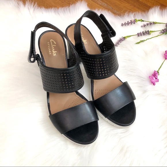 clarks black heeled sandals